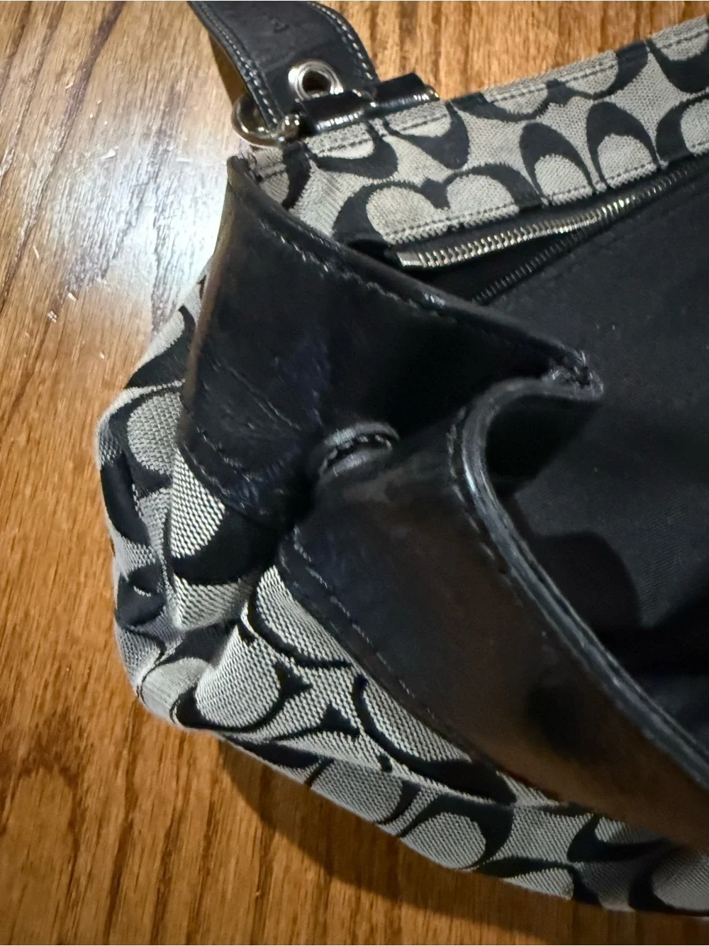 Coach Black and Cream Signature Shoulder Bag - Picture 9 of 10